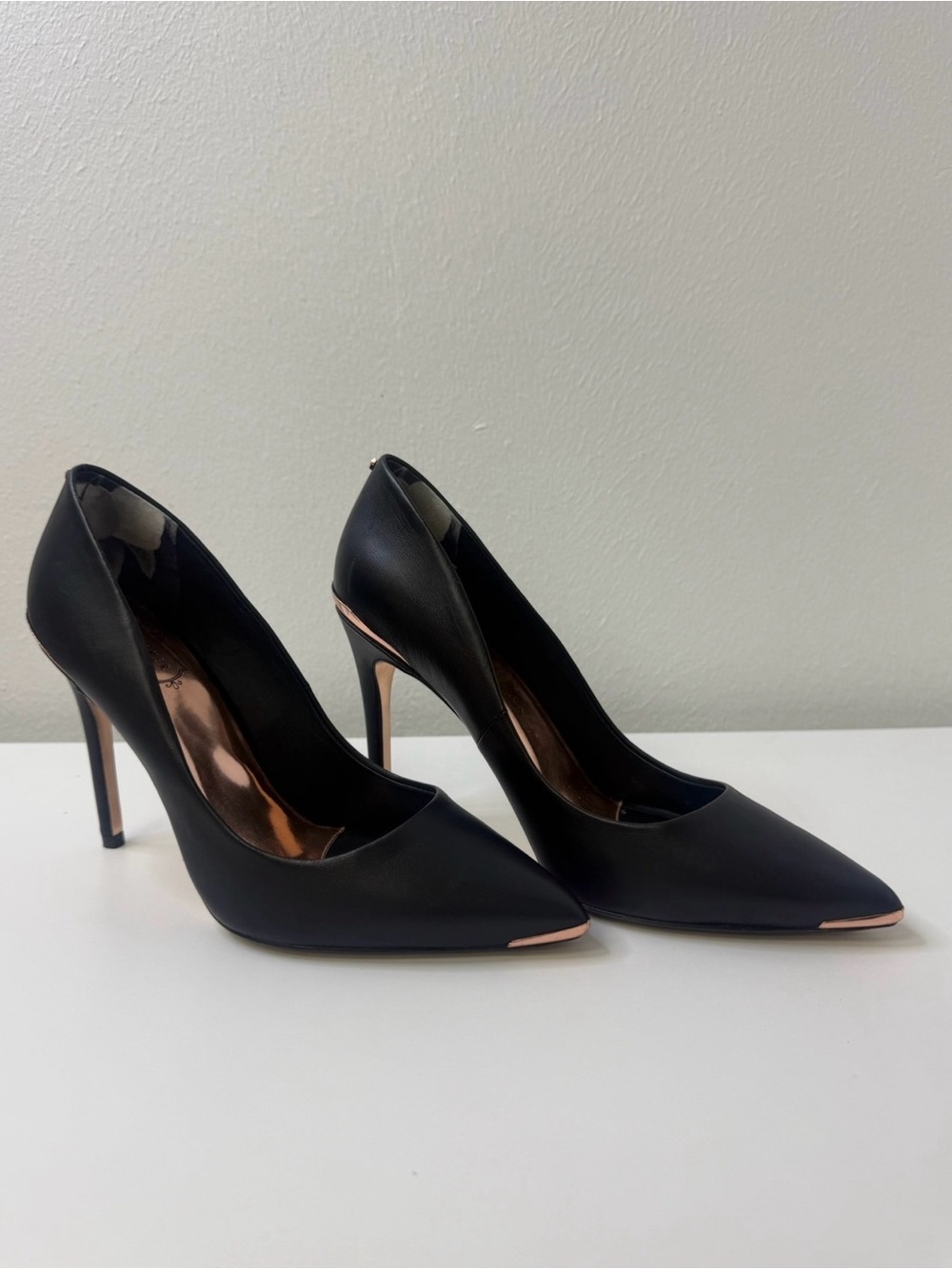 Ted Baker London Black Pointed Toe Stilettos Size 9.5